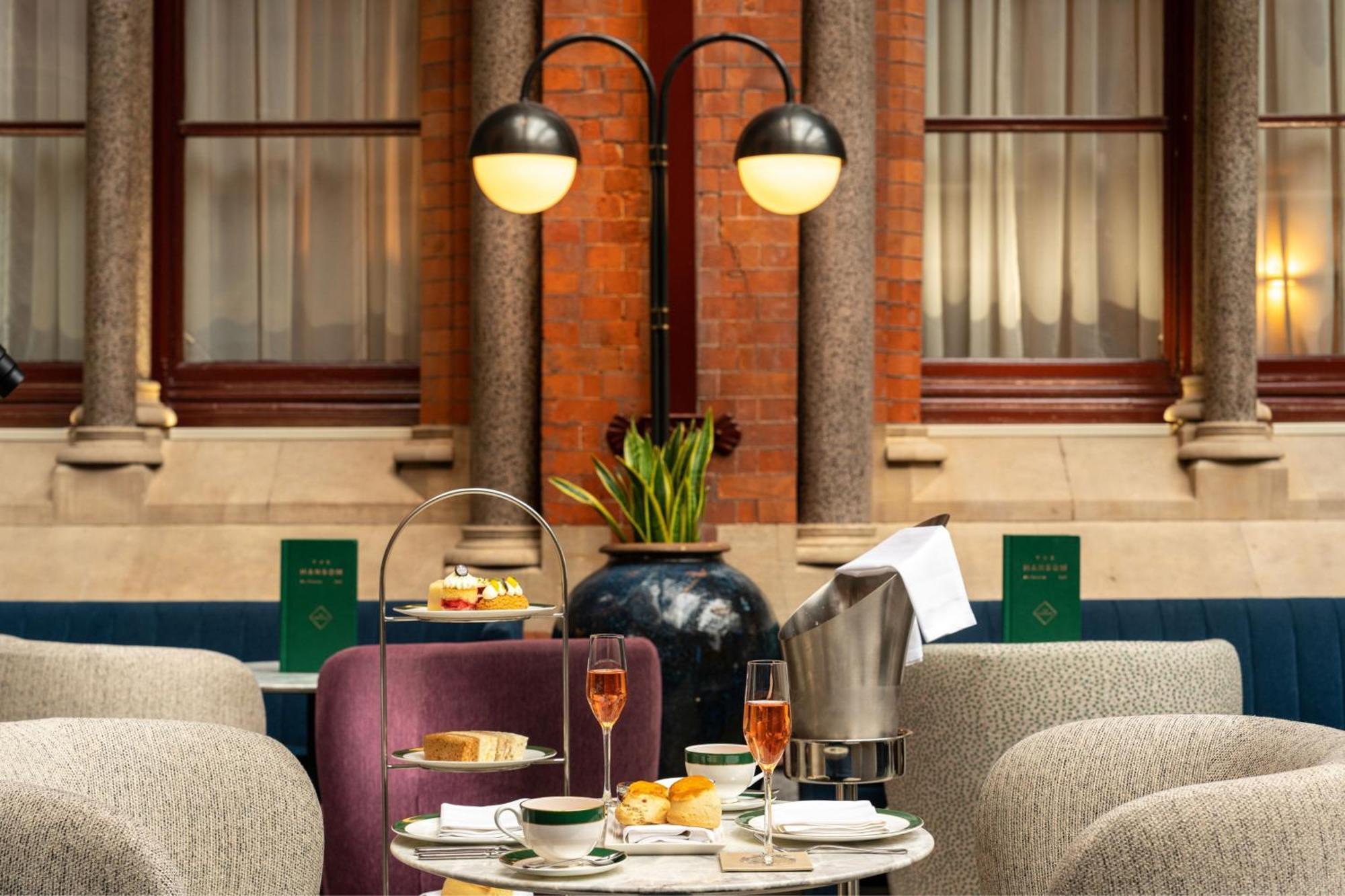 St. Pancras Renaissance Hotel London Ngoại thất bức ảnh Afternoon tea at the St Pancras Renaissance Hotel, London
