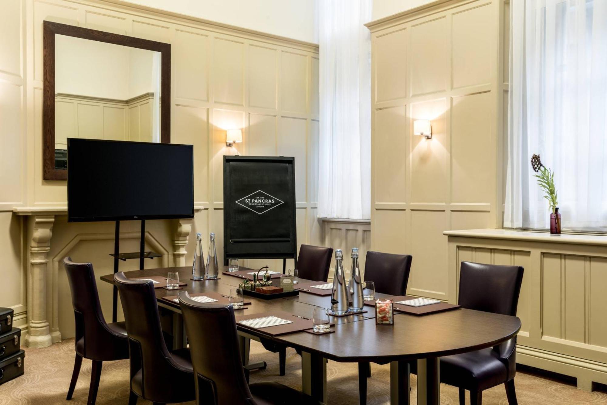 St. Pancras Renaissance Hotel London Ngoại thất bức ảnh The boardroom at the hotel