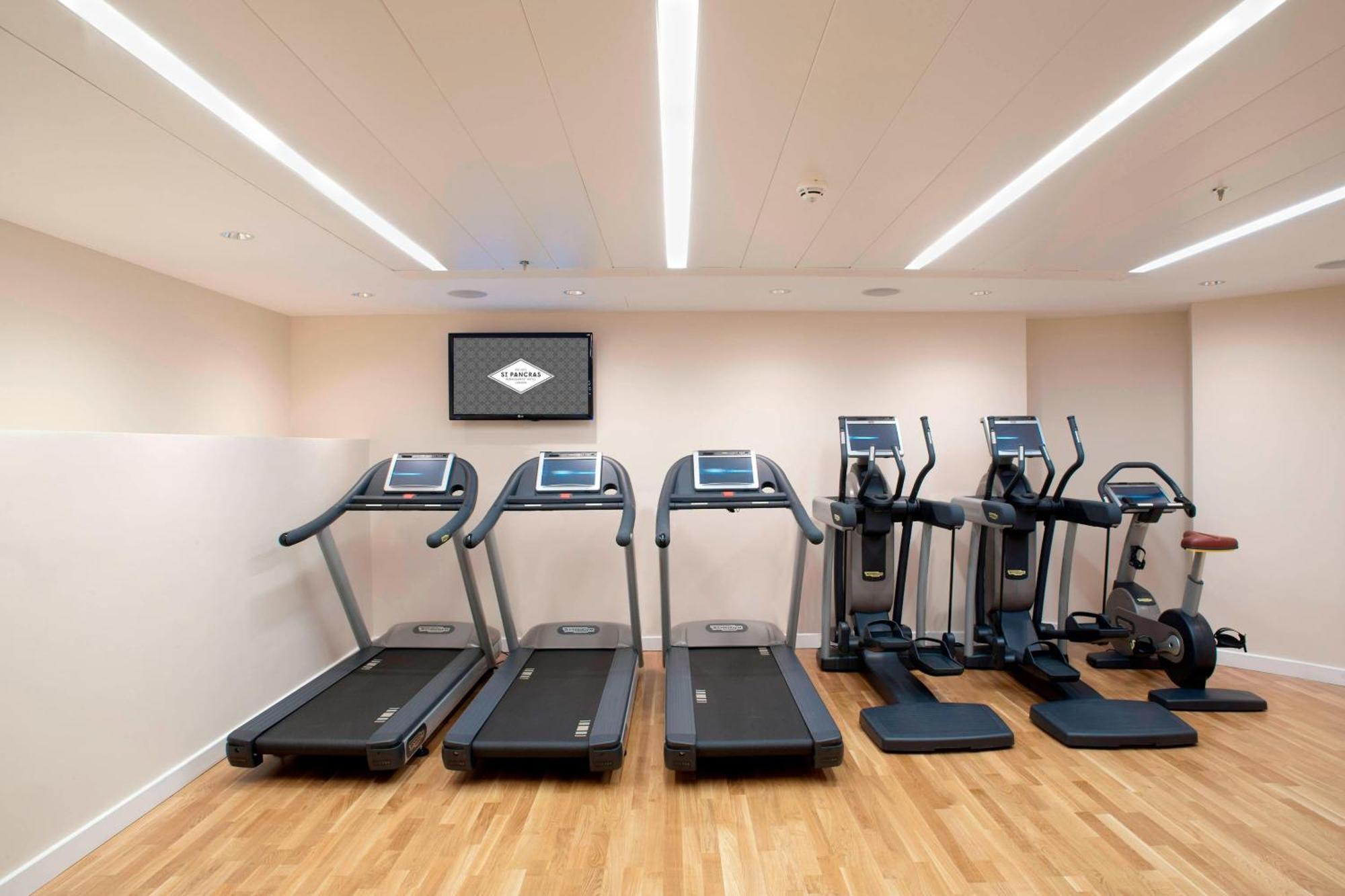 St. Pancras Renaissance Hotel London Ngoại thất bức ảnh The gym at the hotel