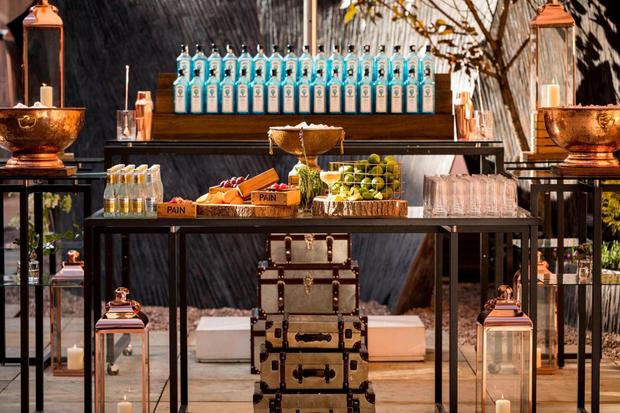 St. Pancras Renaissance Hotel London Ngoại thất bức ảnh The bar at the 2012 London Olympics