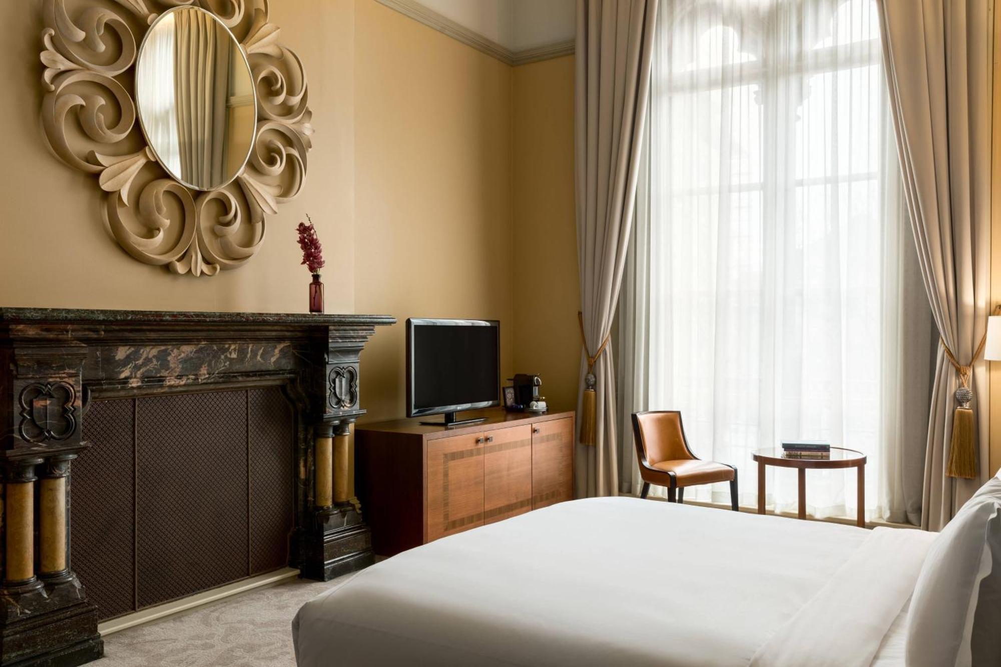 St. Pancras Renaissance Hotel London Ngoại thất bức ảnh A room at the hotel