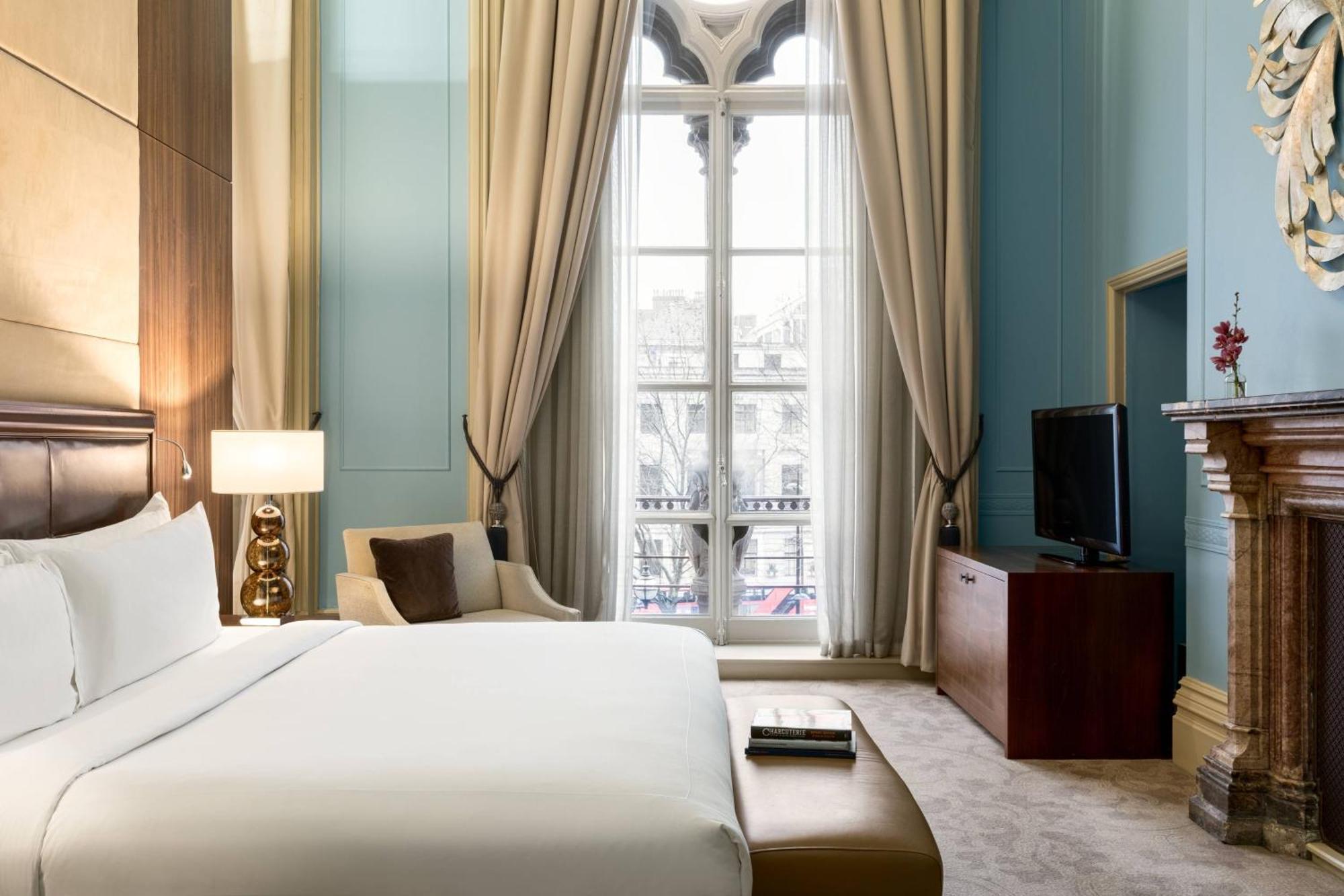 St. Pancras Renaissance Hotel London Ngoại thất bức ảnh A room at the hotel